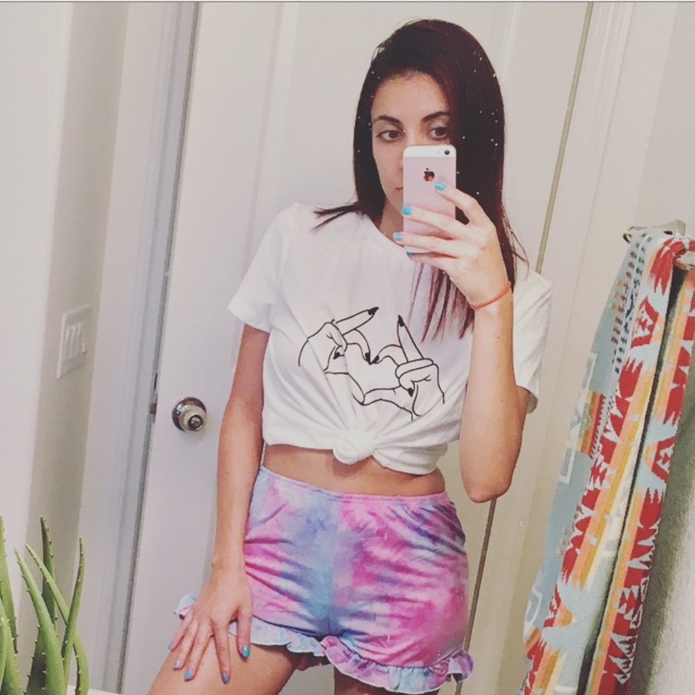 Graphic Tee 🖤 - Picture 4 of 6